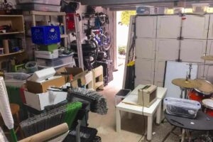 Garage pieno di cose