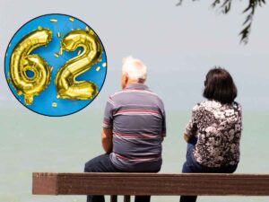 Pensionati su una panchina simbolo 62 anni