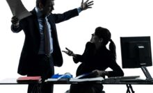 persone che discutono al lavoro