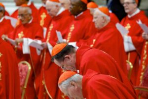 Cardinali in preghiera